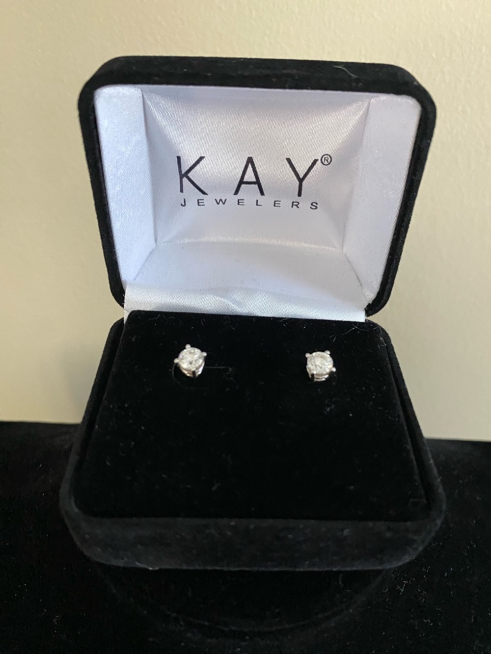 Kay Jewelers 18k White Gold Diamond Stud Earrings in Silver Setting